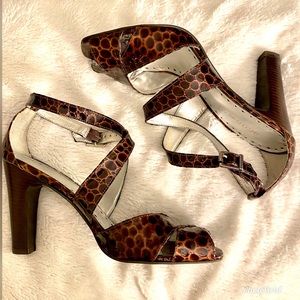 BCBG brown patten leather “snake”skin heels